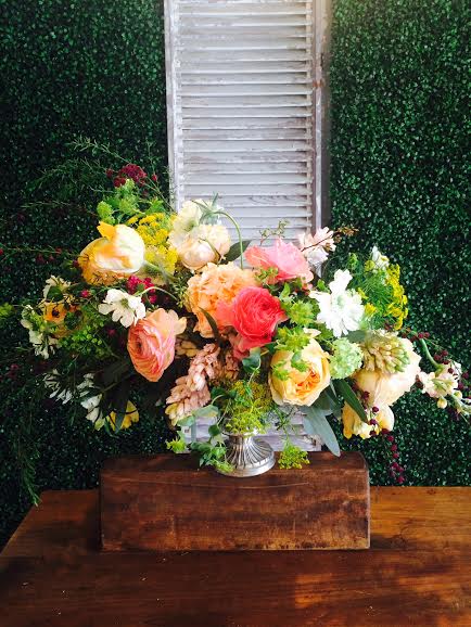 MerveilleEvents's tweet photo. tabletop preview for a #summer #wedding! Bright colors &amp; seasonal summertime blooms bring this bouquet to life  #ATX http://t.co/nu97ir2Irv