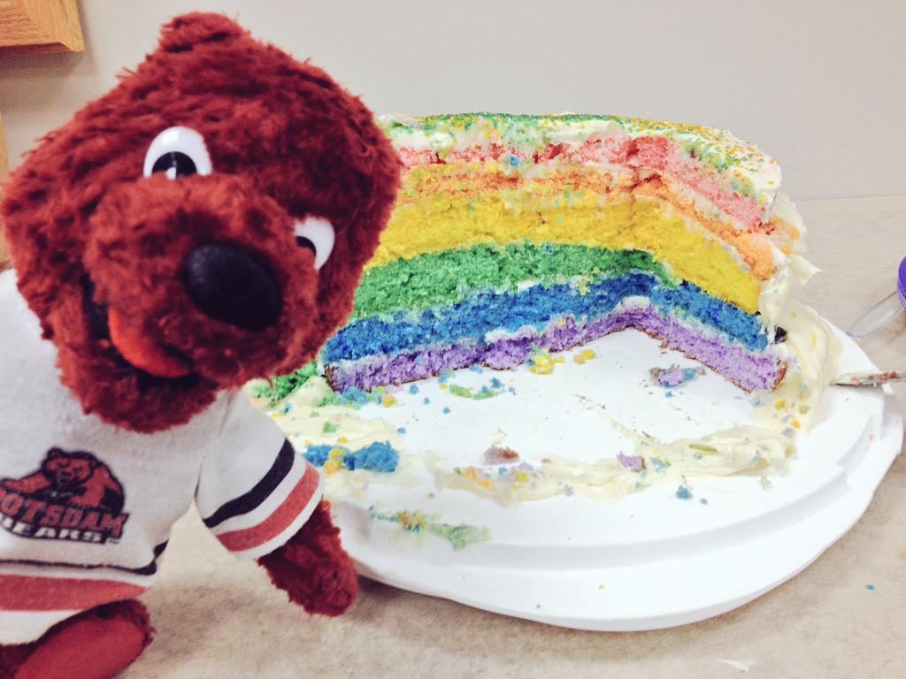 KarenAKennison's tweet photo. How does #MaxCBear celebrate #StPatricksDay? Rainbow #cake of course! #HappyStPattysDay @PDAMAdmissions #PDAM2019 🍀 http://t.co/j7M1KVL89J
