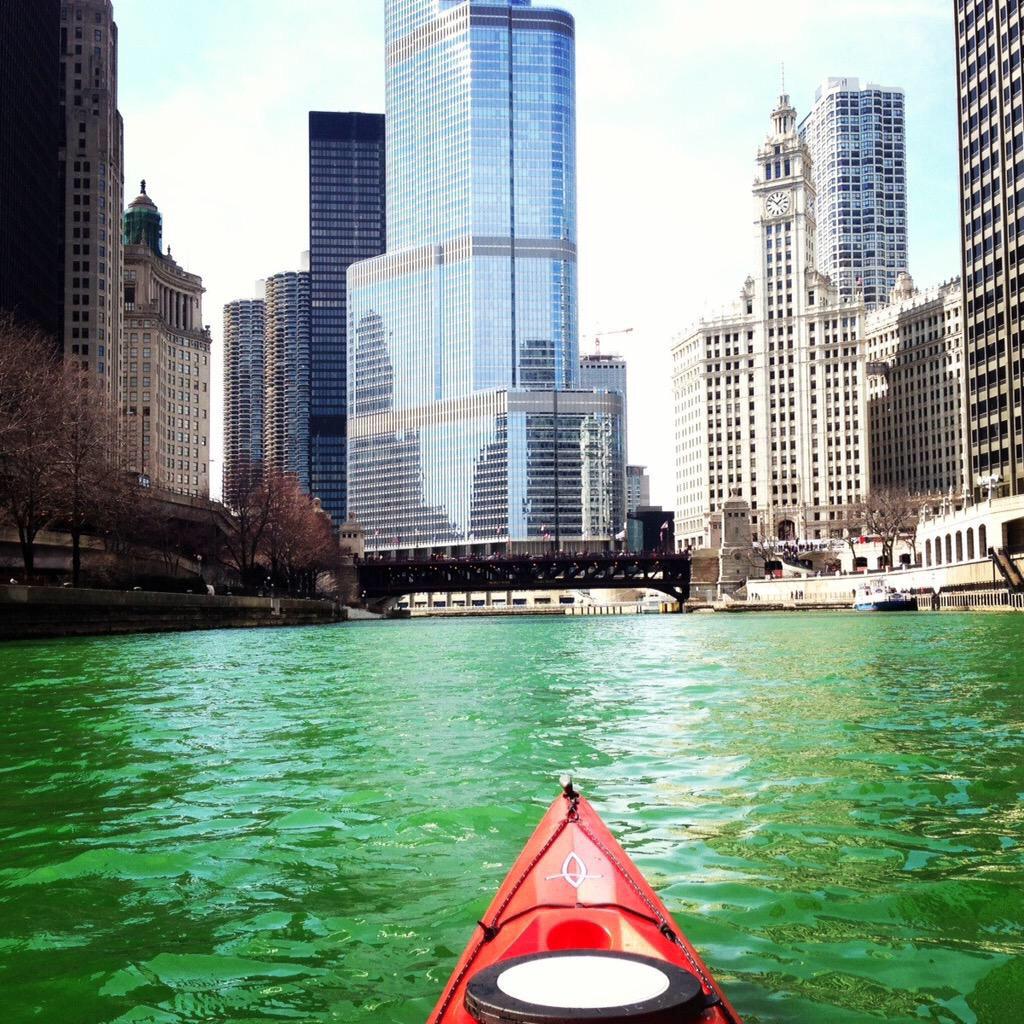BestCanonPics's tweet photo. Chicago River died green for St. Patrick's Day! #BestCanonPics http://t.co/VRhPUyPhdX