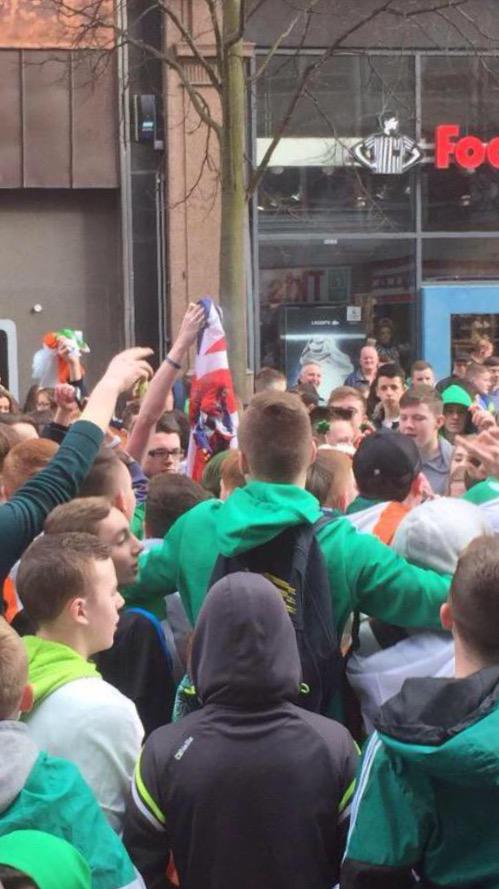 36thUlsterDiv's tweet photo. Great cross community day in Belfast, let's burn a Union Flag @belfastcc http://t.co/7wvWp9GQfp
