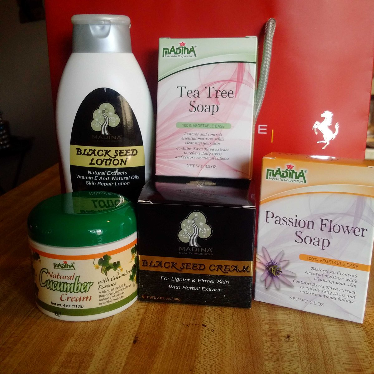SUPERJUDAH's tweet photo. My order just came in from http://t.co/RmsGQ4aNAE this is the best stuff on the market!!! #DrySkin #CleanSmelling http://t.co/itvHchf7sj