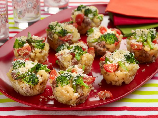 FoodNetwork's tweet image. Browse our top kid-friendly party recipes like @GDeLaurentiis' Baked Mac and Cheese Cupcakes: bit.ly/1BNG85U.