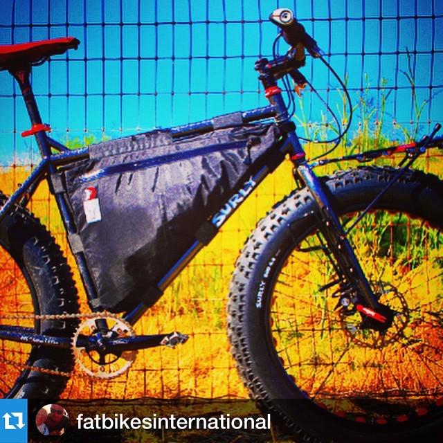 TuttoMTB's tweet photo. fatbikee / #Repost @fatbikesinternational with @repostapp. ・・・ A bit of rack and frame bag action. #fat #fatty #fat… http://t.co/U7QrDypFub