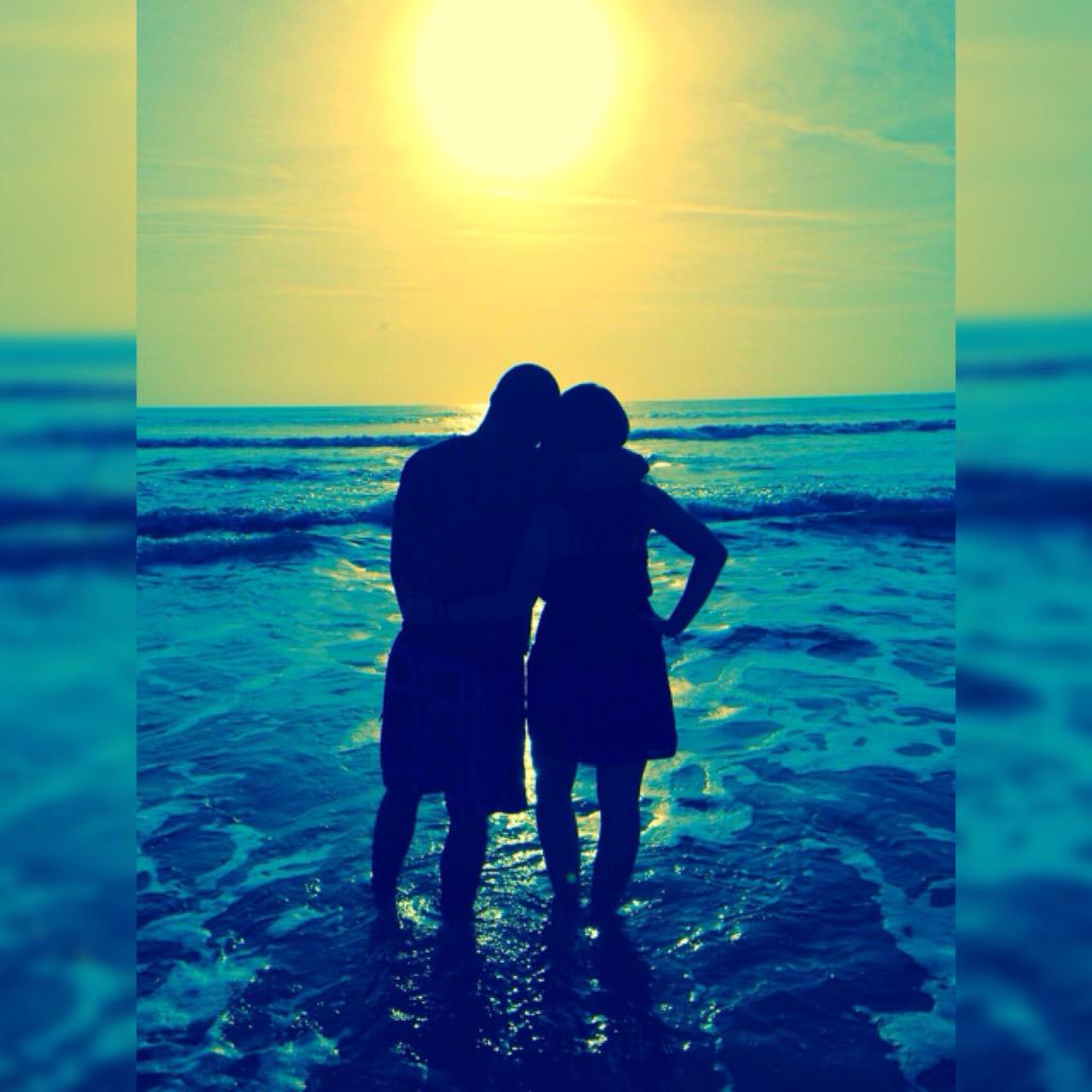 Amanda_Pleasee3's tweet photo. Happy 5 Year Anniversary to my very best friend, love and happiness. ❤️🍀💋 http://t.co/8cCnn5Ma3u