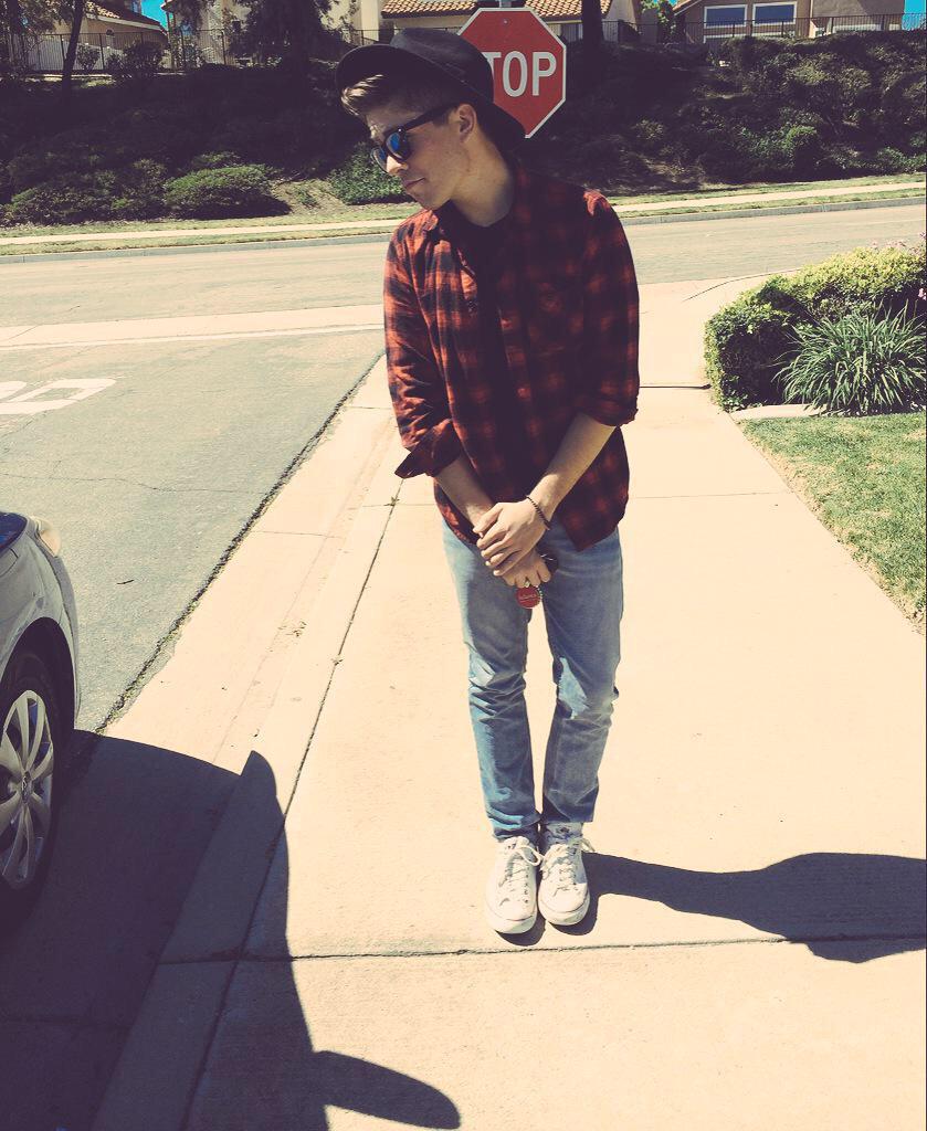 CuddleMeCloudy's tweet photo. @Tylercolemann FOLLOW MY FAV BOY 💜✨ #TeamTwizzy #twizzyto9k You won't regret it. http://t.co/bEVMgSYQ04