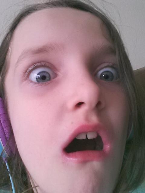 kksteen852's tweet photo. got a new phone and this is what I look like http://t.co/leo3h7wnG5