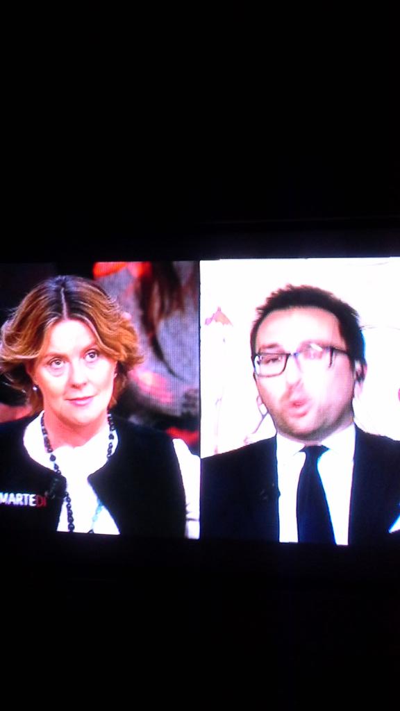 carlucci_cc's tweet photo. Vero @SabrinaPileri67 ahahahahahahahahahahah è sbiancata #lorenzin #dimartedi http://t.co/JjP6LPsYFo