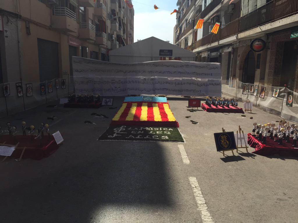 umtorrent's tweet photo. Enhorabona tambe a @FallaBenemerita per el primer premi de decoracio de carrers a Torrent. http://t.co/RhTIMfJYNW