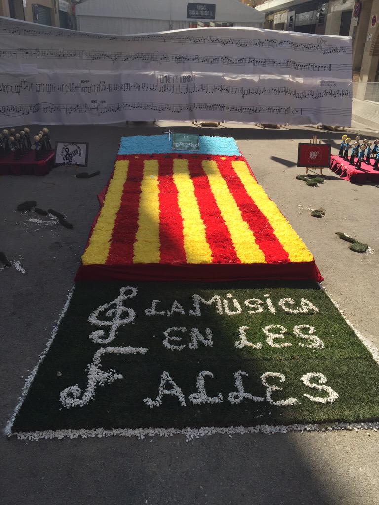 umtorrent's tweet photo. Enhorabona tambe a @FallaBenemerita per el primer premi de decoracio de carrers a Torrent. http://t.co/RhTIMfJYNW