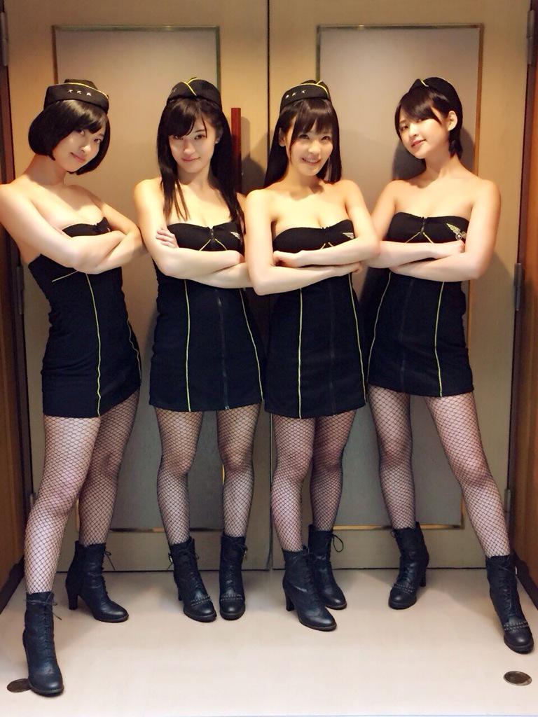 鈴木咲 イメージはグラビア界のエクスペンダブルズ 腕組んで並んでるのを見るとラーメン屋のポスターを思い出すのは私だけだろうか エクスペンダブルズ3 グラドル映画宣伝部 Http T Co Xgwzxnd5tl Twitter