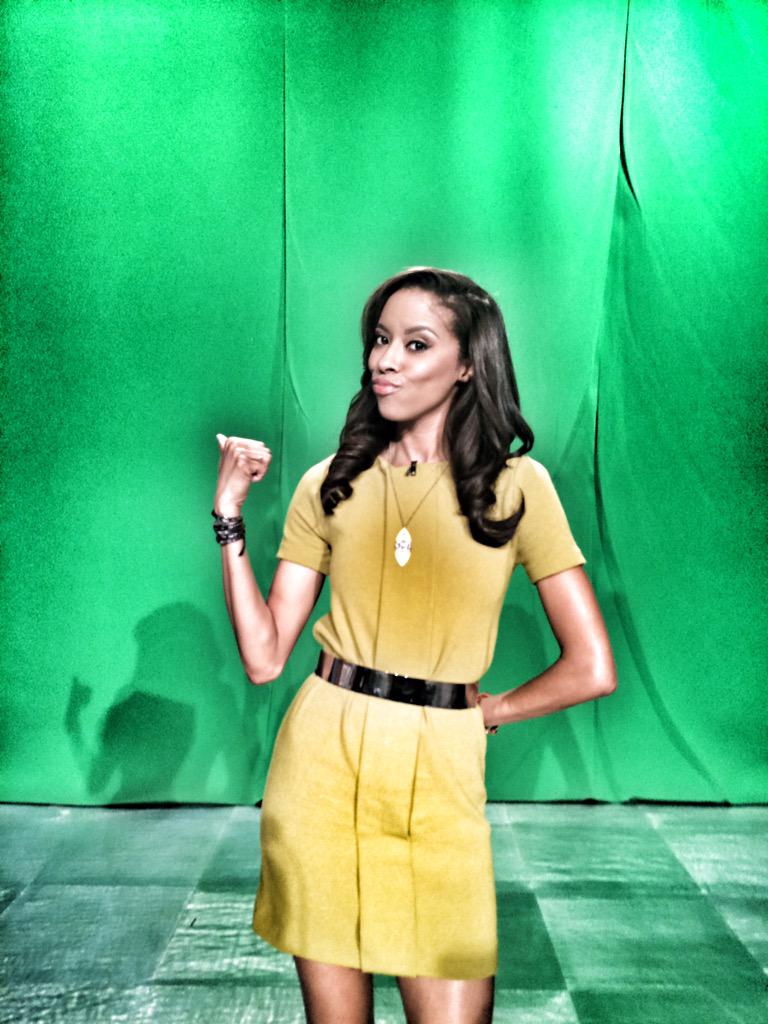 Knowlesitall's tweet image. I can only wear a certain shade of green today. #TheDailyShare #HLN #GreenScreenProblems #HappyStPatricksDay
