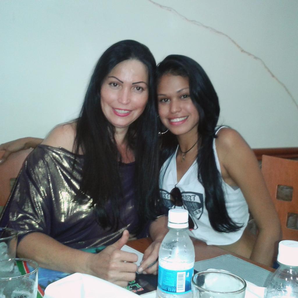 AibselXD's tweet photo. La mejor mamá ♡ http://t.co/0MVF2Q9QsI