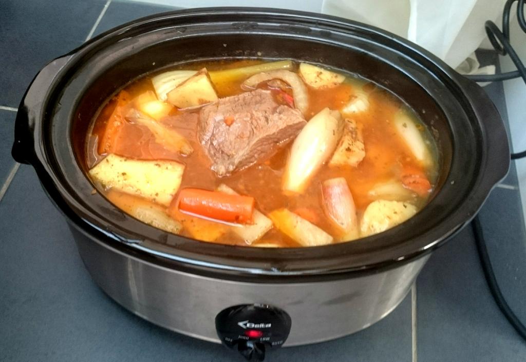 robinmuirhead's tweet image. We love home cooking 🍳 Check this beef 🐄 pot roast. 👅 She's a Supermum 2 #HomeCookHero