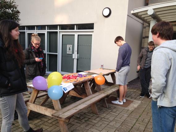 Beth yw'r pasg? Rhowch eich ateb a cymerwch Cream Egg!