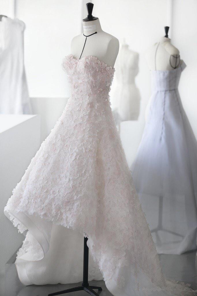 Dior na platformě X: „The Miss Dior haute couture dress is born of