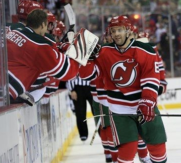 Merry Christmas: New Jersey Devils Don Red-and-Green Uniforms Today –  SportsLogos.Net News