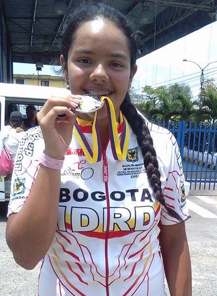 ClubEChaves's tweet photo. Aquí está la nueva subcampeona de ruta prejuvenil colombiana, Marcela Gutierrez. Muy merecida medalla de plata. http://t.co/i93F3VP1E3