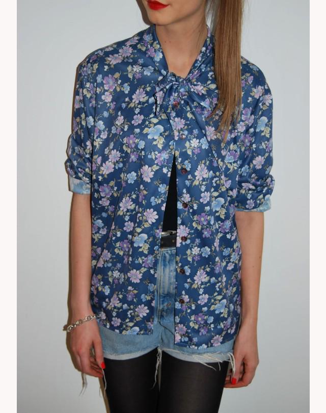VioletLillyx's tweet photo. Cute pussybow floral blouse 💜 http://t.co/KsSG1xvWUO #vintage #violetlilly #floral #fashion http://t.co/FXKfxj8JFS