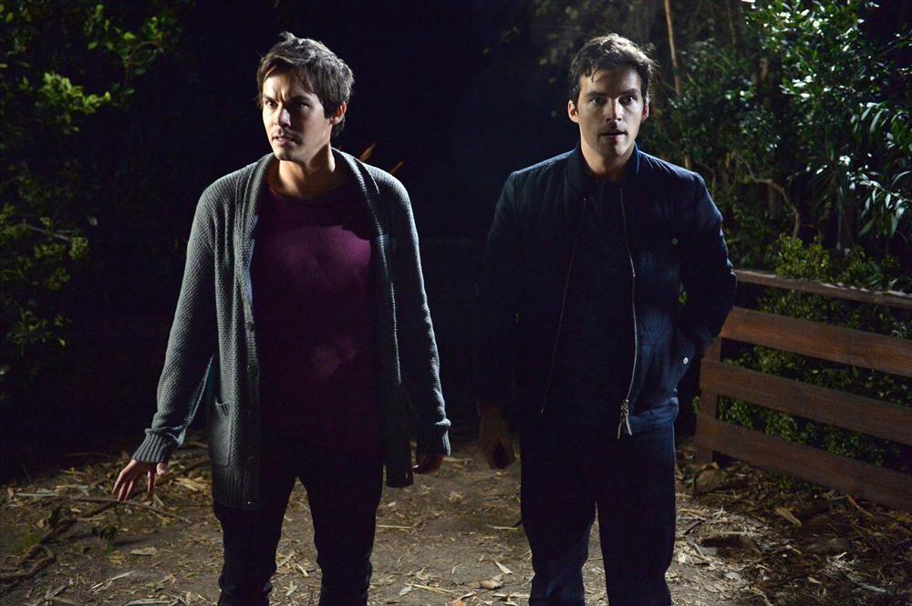 Maribel112689's tweet photo. "@miss_jillyb: The boys tonight! #PLL 5x24 http://t.co/HGMH2k9XnJ" @TearinUpMyHeart