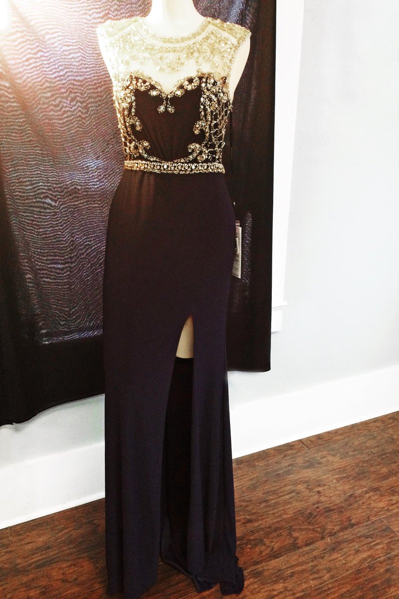 WandasFormals's tweet image. Just in, this gorgeous, navy Alyce gown!