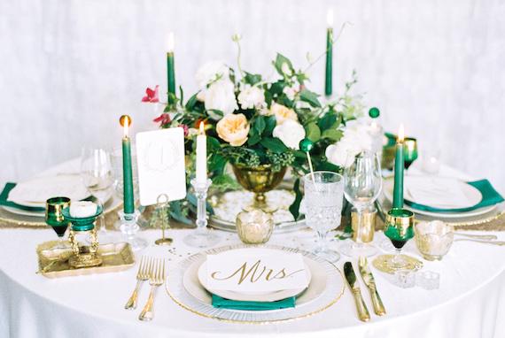 Cocktails by @bbqexweddings &amp; green + gold ideas in this St. Patty’s shoot by <a href="/stephanieyonce/">Stephanie Yonce</a>: bit.ly/100LCstp0317