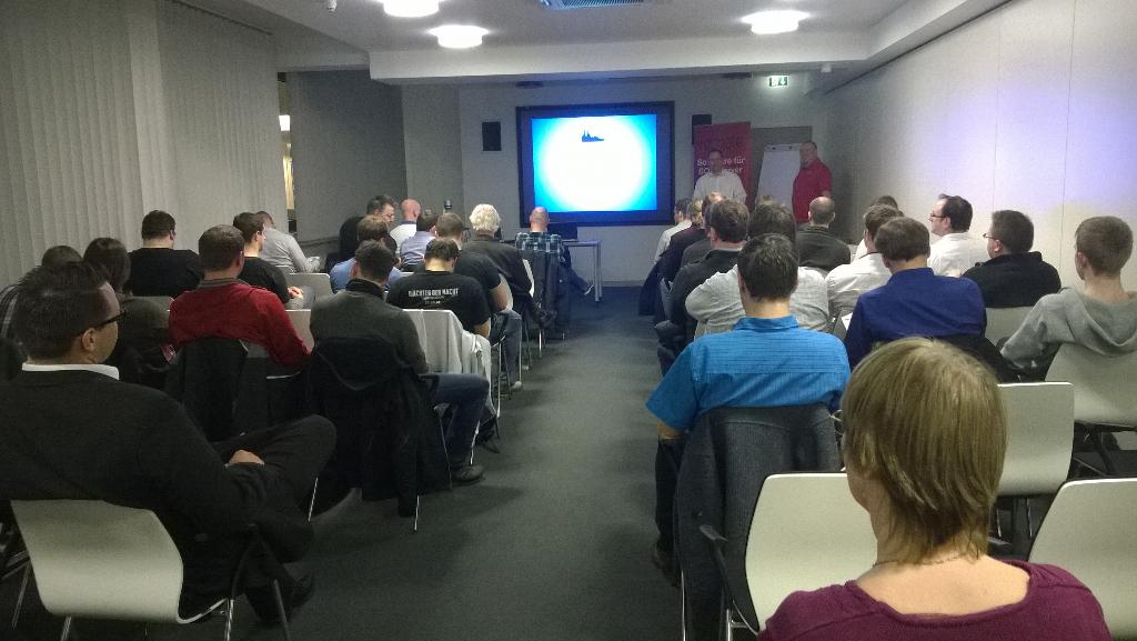 Volles Haus bei uns + <a href="/sqlpass_de/">SQLPASS.DE</a> RG Rhein/Main. <a href="/redgate/">Redgate Software</a>'s <a href="/GFritchey/">Grant Fritchey</a> über #SourceControl und #ExecutionPlans