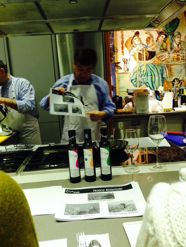 theolivetown's tweet photo. Today #extravirginoliveoil Master class in @ALAMBIQUE3 by Olive Town http://t.co/rWJV8wOzWq