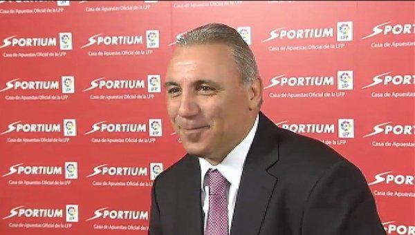 oardiaca's tweet photo. Stoichkov: "A Cristiano sólo lo comparan con Messi y a Messi con Maradona o Pelé" (+VÍDEO) http://t.co/okdteQ7fHp http://t.co/jLBSIfpGlF"