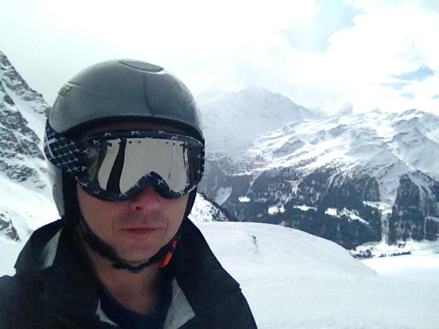 LukePinney's tweet image. Snowboarding in Switzerland