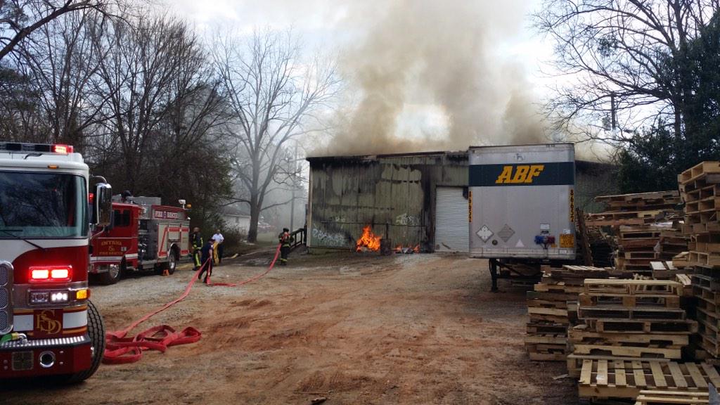 Crews are currently working to contain a commercial building fire off of Roswell Street.
