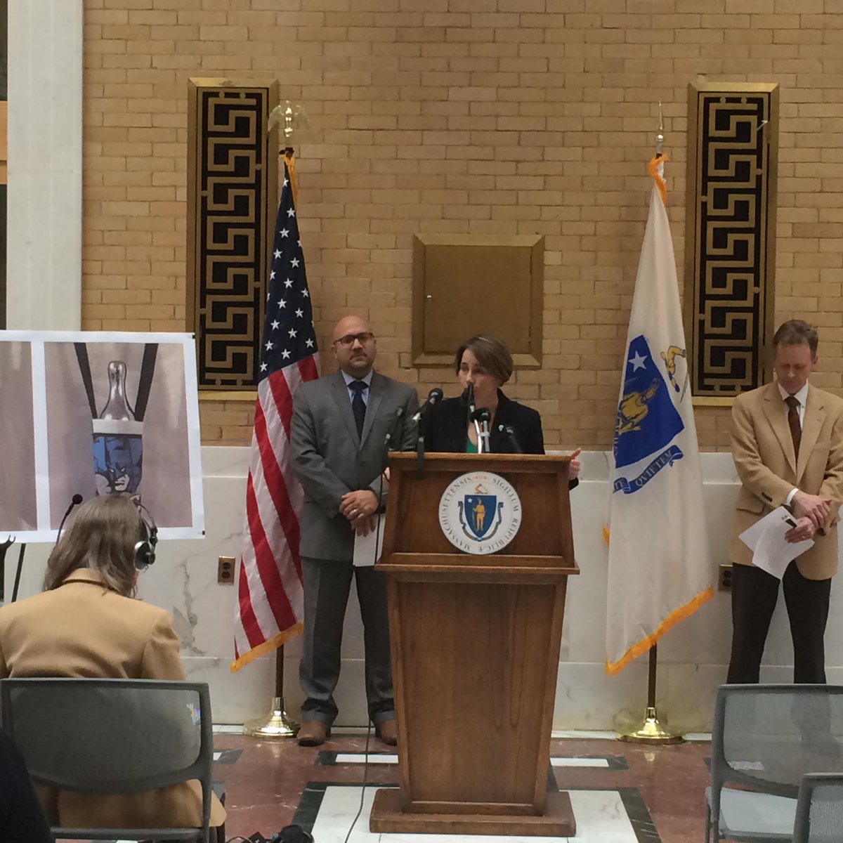 AGHealeyArchive's tweet image. Proud to stand with our partners to announce our plan to keep e-cigarettes out of the hands of our kids.