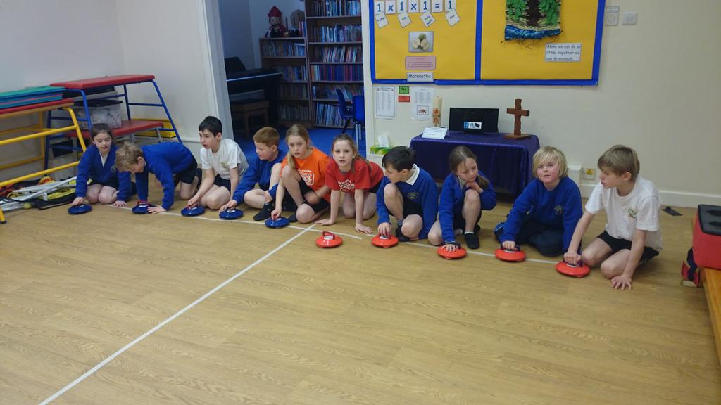 baysgarthsport's tweet photo. Wooton primary taking part in new age Kurling.#expertsinthemaking #schoolgames #inclusivegames http://t.co/hXK9WsQSEQ