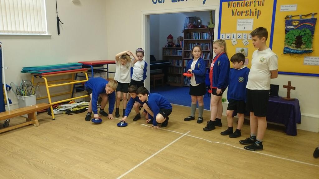 baysgarthsport's tweet photo. Wooton primary taking part in new age Kurling.#expertsinthemaking #schoolgames #inclusivegames http://t.co/hXK9WsQSEQ