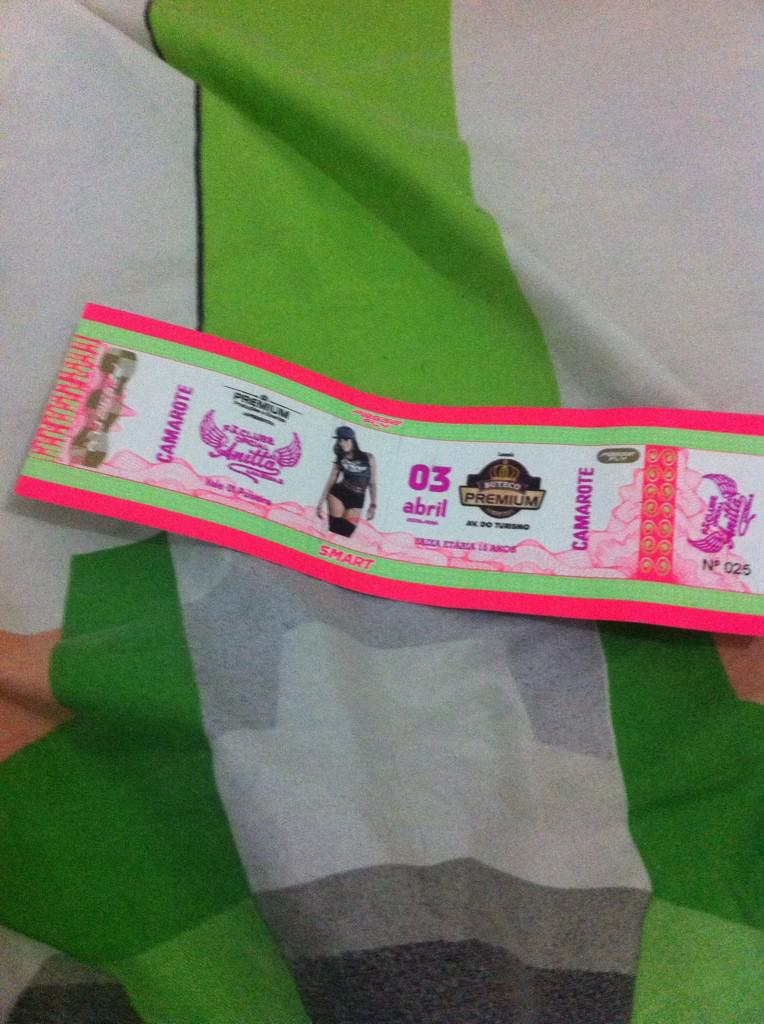 dearanitta_'s tweet photo. Ingresso em mãos! Vem 3 de abril ❤️ @Anitta http://t.co/y8eRteYlOj