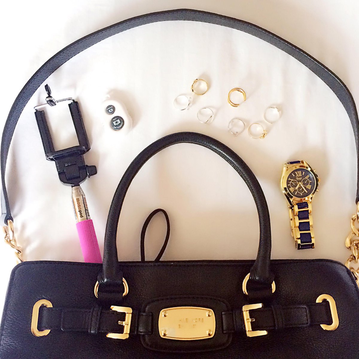 WeAreClassyShop's tweet image. “Must Have” Shop at WeAreClassy.com 💕 Selfie stick, jewelry and watches with WORLDWIDE SHIPPING🌍