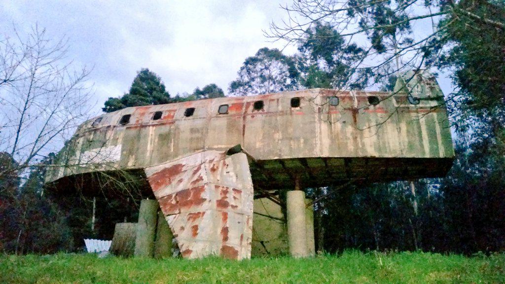 Davipi28's tweet photo. Avión abandonado no Monte. N-525, #concellodeBarro . # Pontevedra.
@MaltratoPaisaxe @pablofvilas @Norhtspain . http://t.co/LTsrGnPekO