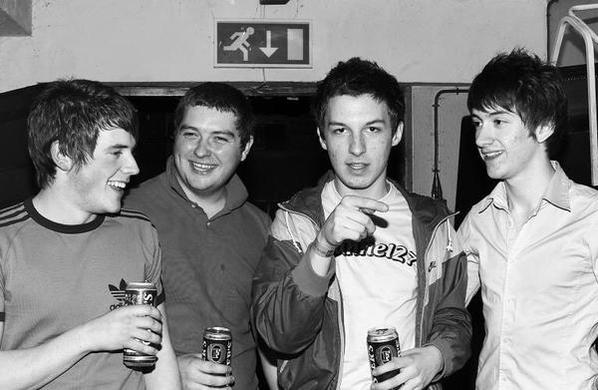 MusicTimeIine's tweet photo. Young Arctic Monkeys. https://t.co/9bE0AN9Ha1