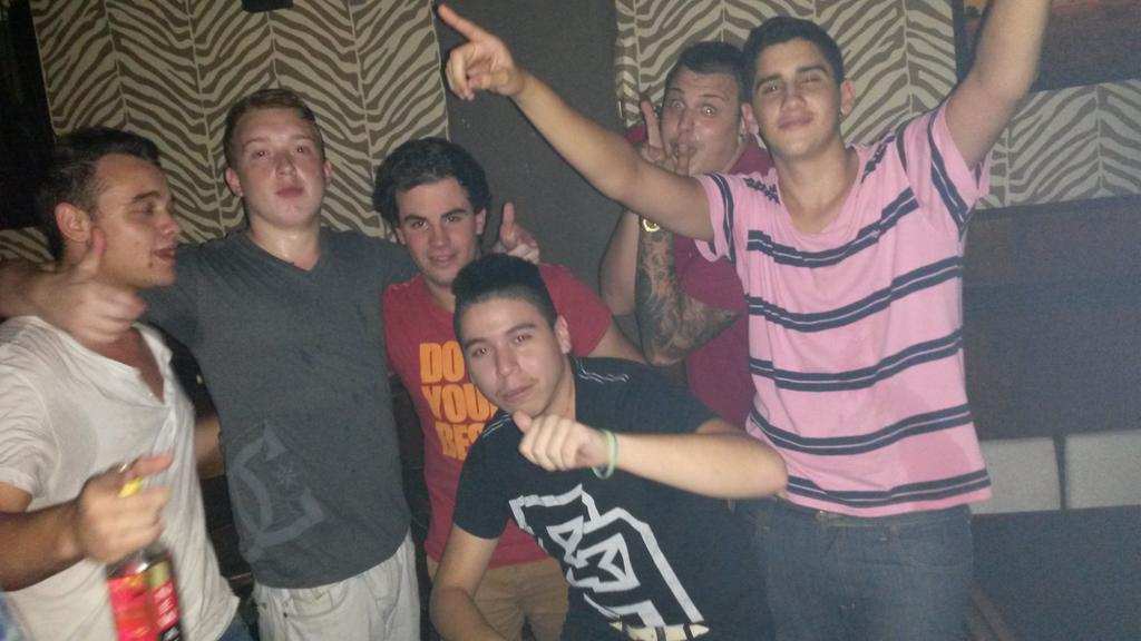 juancito12359's tweet photo. Conlospi de fiesta @ignaadimpe @cachowilson @bautiaon #coloraro @ManciniJoaco http://t.co/XglITJ5UgZ