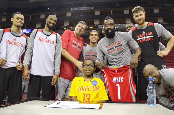 SportsCenter's tweet photo. Rockets sign 16-year-old Bryson Jones to 1-day deal, he battles degenerative muscle disorder. (via @HoustonRockets) http://t.co/a3xZYcWWmX