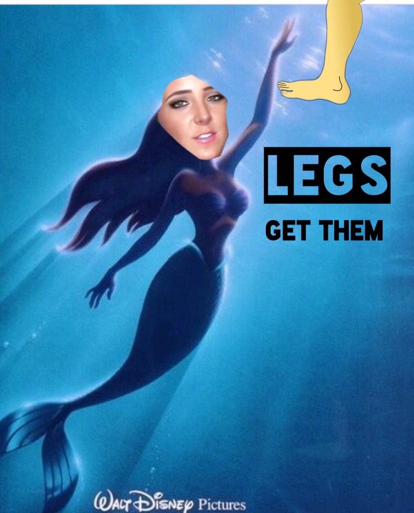 MermaidMiracles's tweet photo. @Jenna_Marbles @JulienSolomita it's Julien's leg. http://t.co/uKryDlGBOE