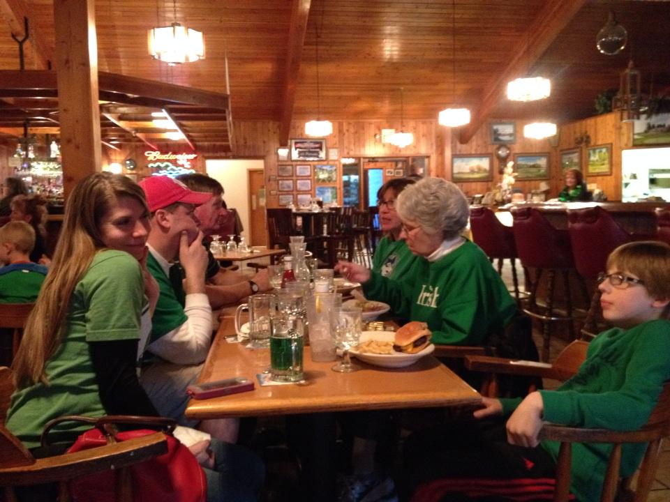 55horndog's tweet photo. St. Patrick's dinner! Green beer, and corn beef and cabbage - yum! It's great to be Irish 🍀 http://t.co/Gt401PNsNS