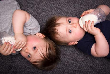 Bahaya Ketergantungan Memakai Botol Susu Atau Dot Pada Bayi - AnekaNews.net