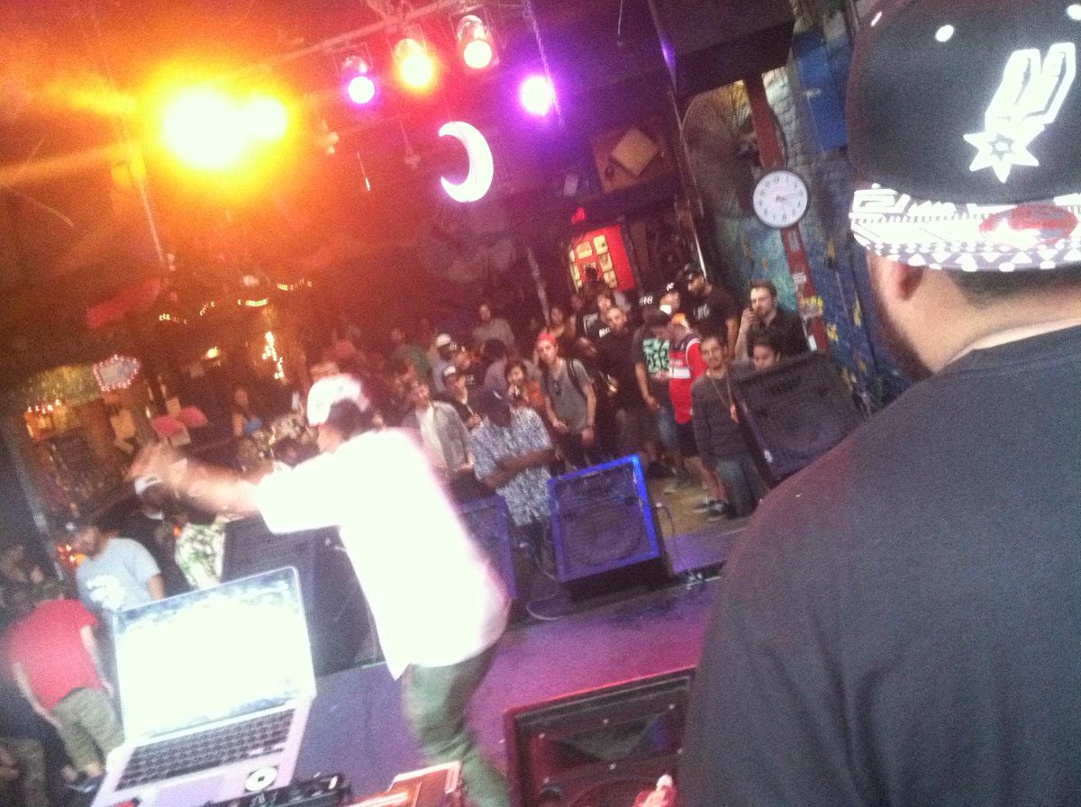 Sertified's tweet photo. @DOWRONGMUSIC #stackorstarve shit❗ #sxsw #ripesbe http://t.co/3Vghc3arzI