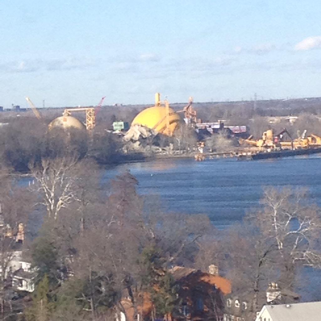BabsBabsBabs21's tweet photo. Oh my narment everyone! Look at this circle building of yellow! #RandyGoes2DC #Randy4Prez #circlebuildingofyellow http://t.co/WJjuWzuiTh