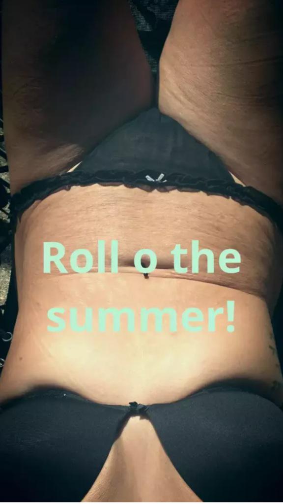 lees_00's tweet photo. Dunno about roll on summer you need to roll on down the gym love haha http://t.co/Vw9BqxvgdB