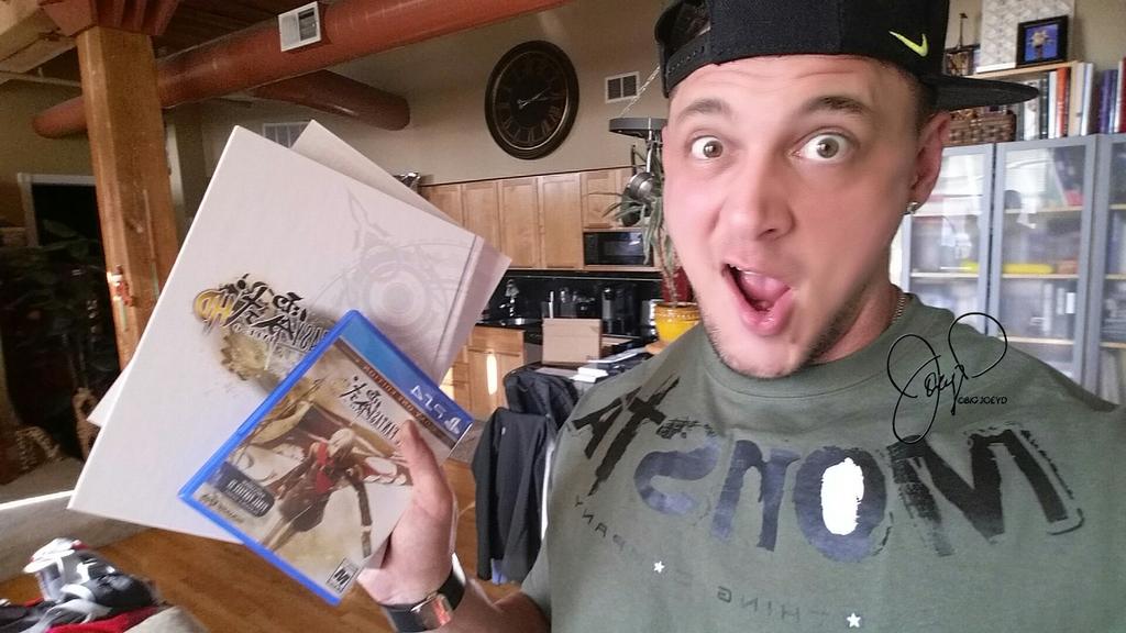 Big_JoeyD's tweet photo. Totally not helping my procrastination, but I'm nerding hardcore right now #FINALFANTASYTYPE0HD #dayofrelease #saveme http://t.co/7tFE7lbn7w
