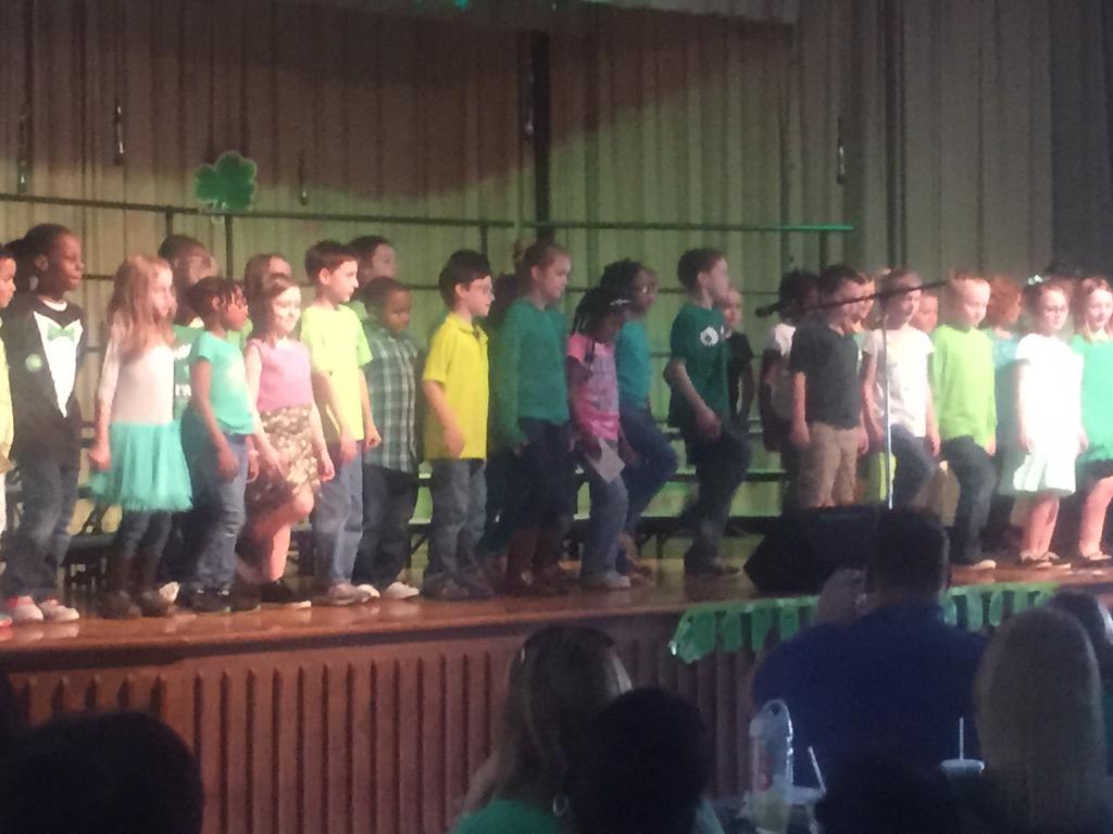 STEMSusanC's tweet image. @Hubbard_Elem #stepdancing! #StPatricksDay #fun #music