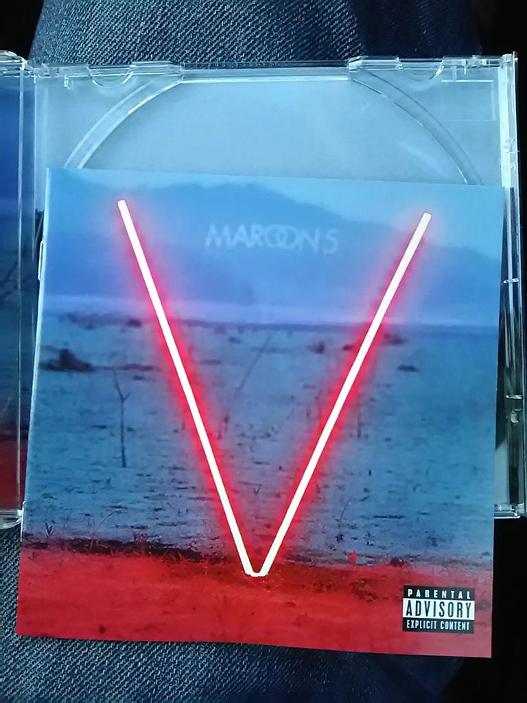 Happy Birthday!! Adam Levine Maroon 5 - Sugar:  