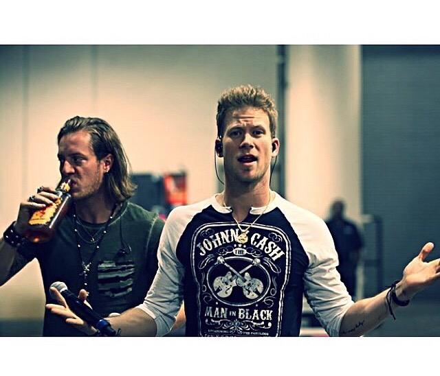 flaga_fan's tweet photo. Me when I see @FLAGALine still isn't following me #thefff http://t.co/F3Oz4rQucU