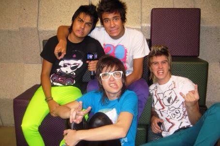 onlyyoupelu's tweet photo. “@kobamyheart: "@_HisSmileLanza: “@SoloPedroLanza: São lembranças que o tempo não pode mudar... 😭😭😭 http://t.co/GinAqqXyuc”"”